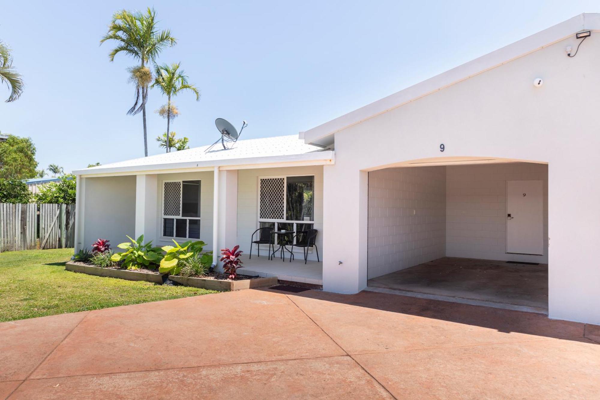 Palm View Holiday Apartments Bowen Exterior foto