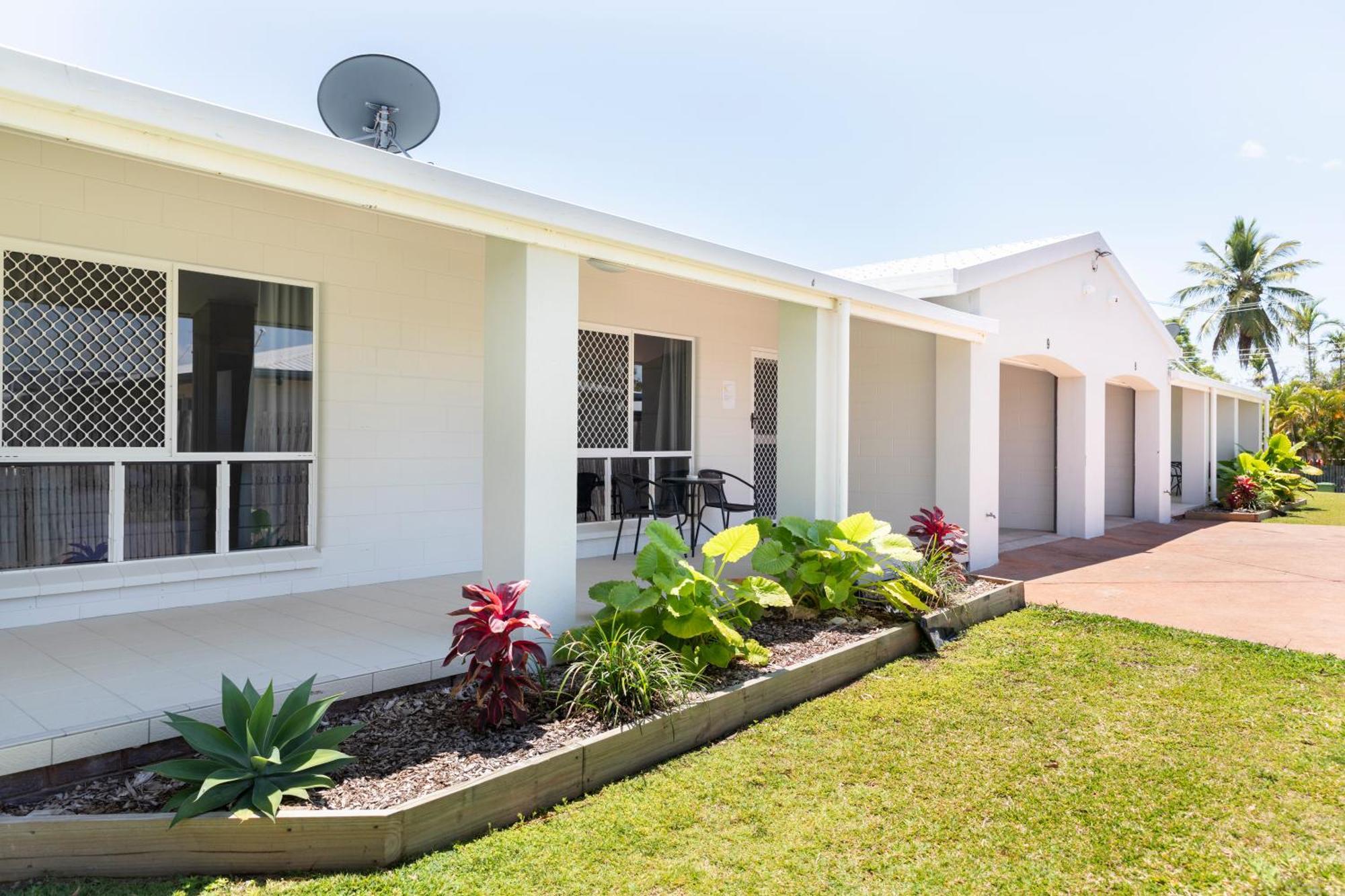 Palm View Holiday Apartments Bowen Exterior foto